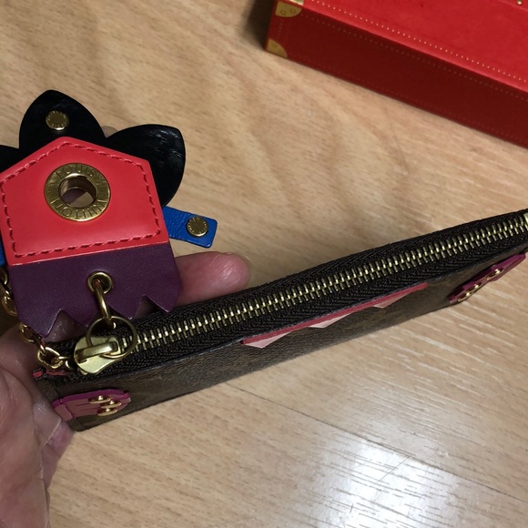 🌺🌺 RARE 🌺🌺 Louis Vuitton TOTEM Coin Purse with charm - Picture 15 of 16
